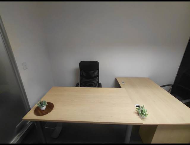 20M² SERVICED OFFICE TO LET IN FOURWAYS